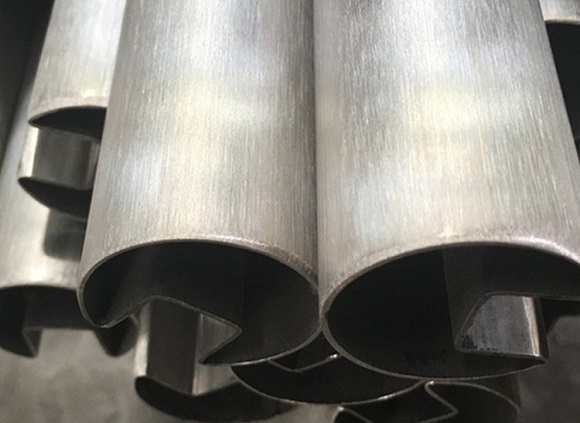 304不锈钢管出产时常见表表缺点分类及产生原因