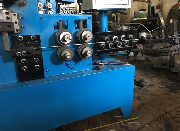 不锈钢制品管出产重点——校直